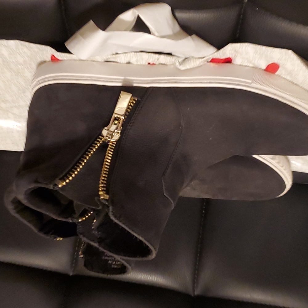 Black leather sneakers